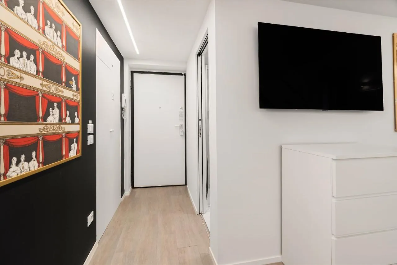 Modern Quiet Super Central Luxury Apartment Milán 0*,  Italia