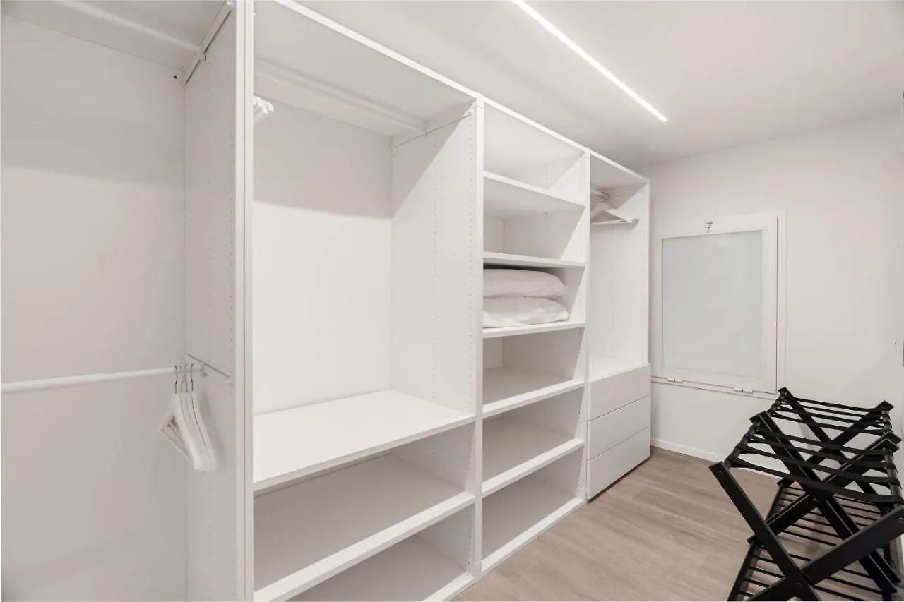 Modern Quiet Super Central Luxury Apartment Milán Italia