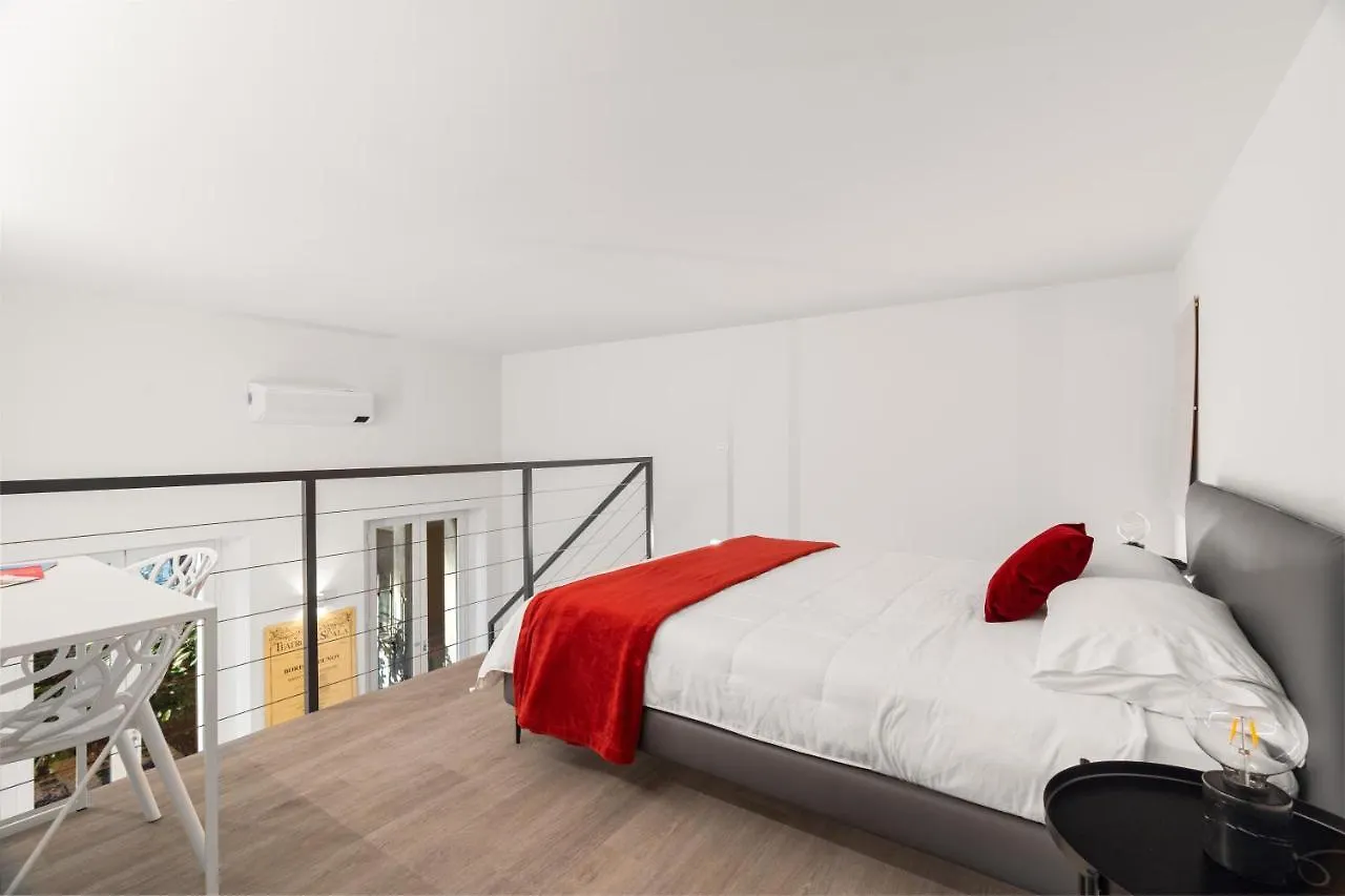 Modern Quiet Super Central Luxury Apartment Milan